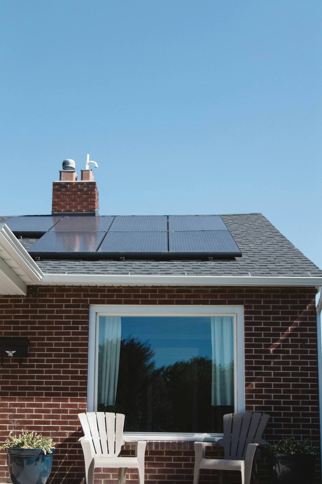 A grid-connected rooftop solar system on a residential home